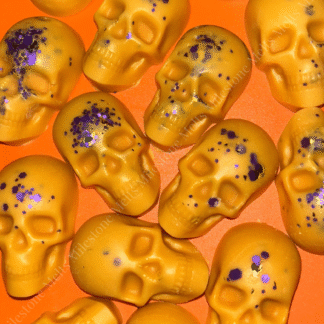 Spooky wax melts with long-lasting fragrance. Perfect for autumn nights and Halloween decor.