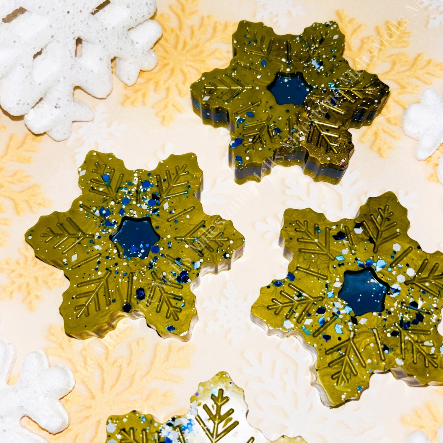 Golden Berries and Frankincense Large Snowflake Wax Melt 1 Golden Berries and Frankincense Large Snowflake Wax Melt